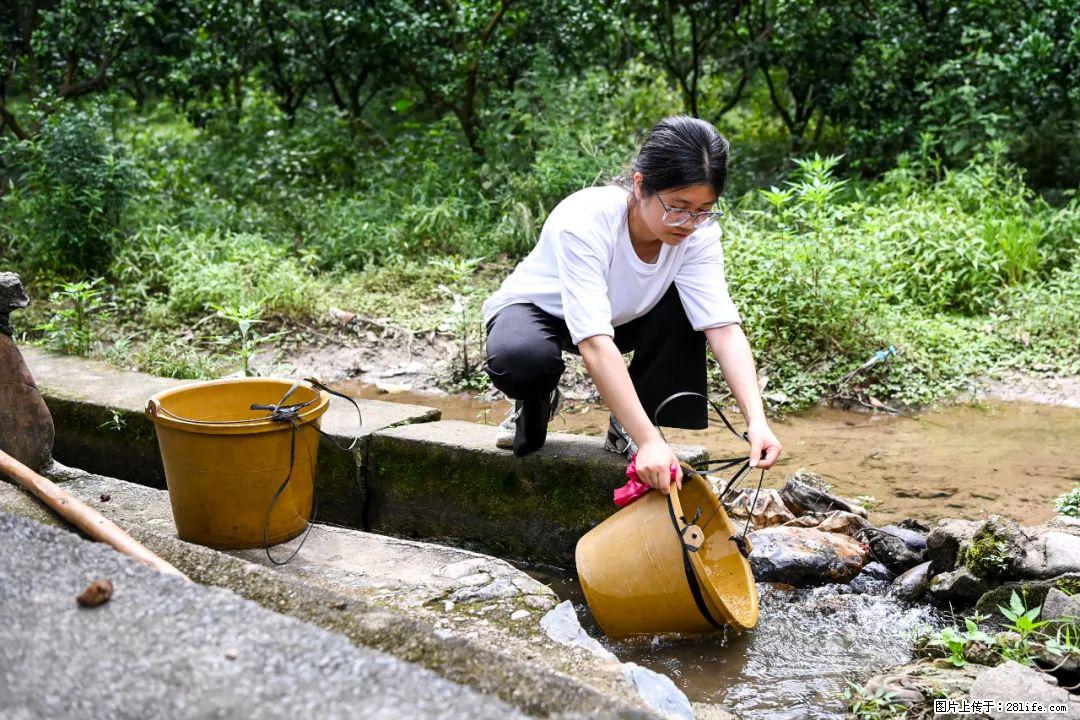 全网追的“扁担女孩”,找了一份暑假工,时薪12元 - 黄南生活资讯 - 黄南28生活网 huangnan.28life.com